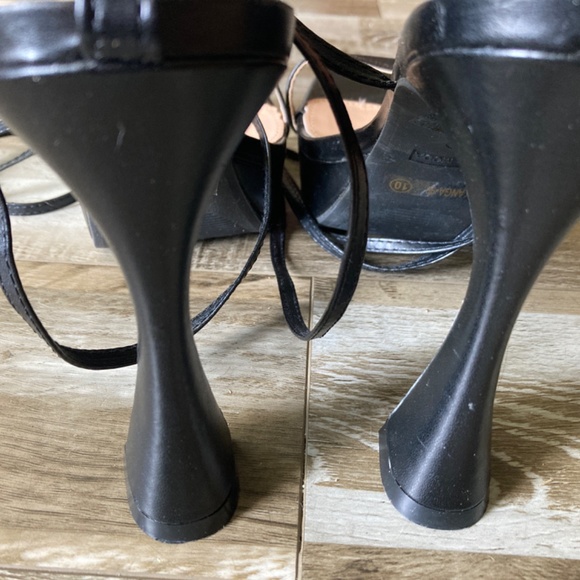 Heels - Picture 3 of 6